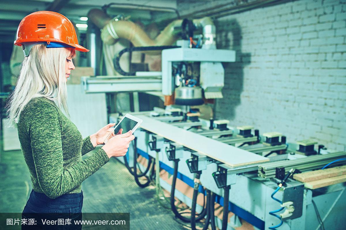 現代工廠中的神經系統 計算機軟硬件與操作工人的協作